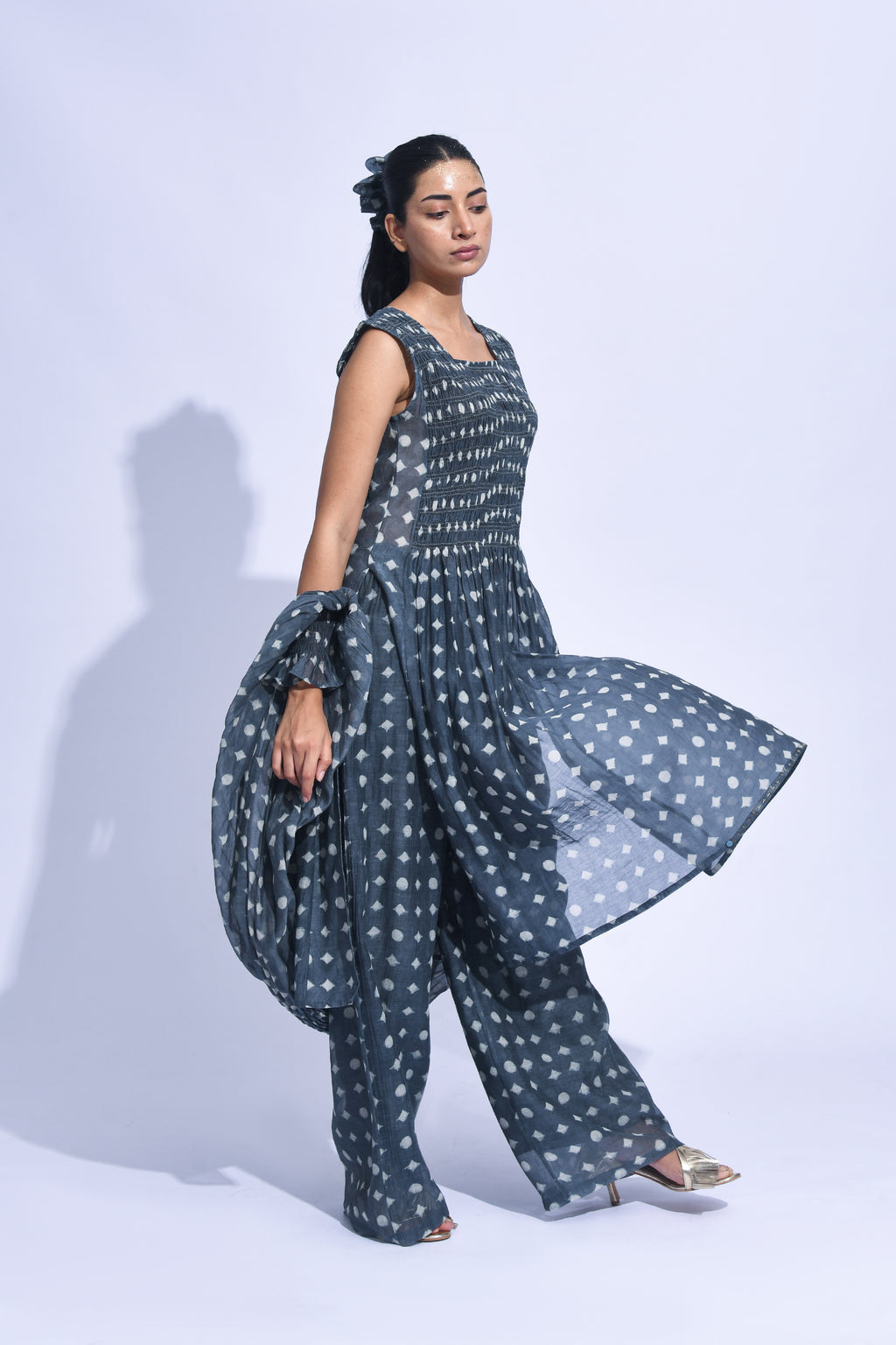 Soot smocked set