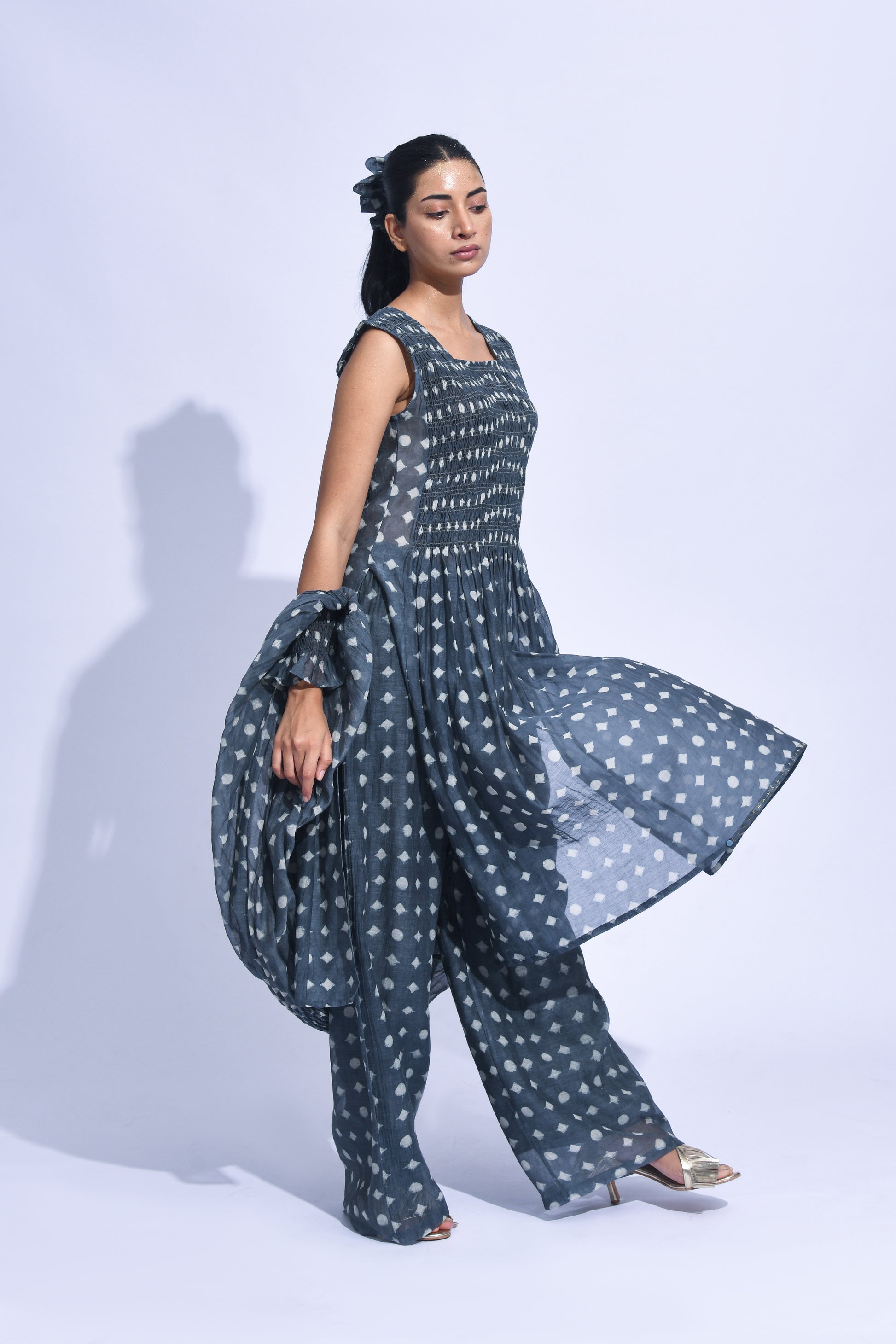 Soot smocked set