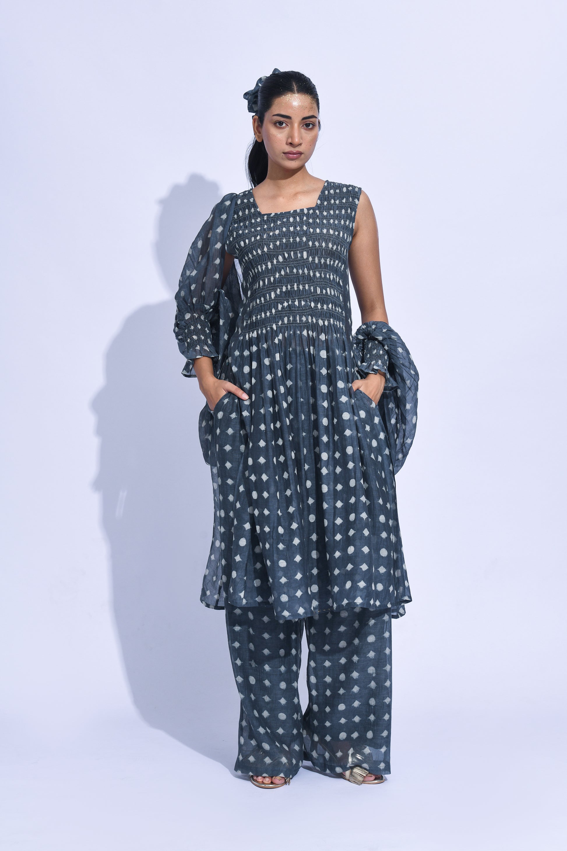 Soot smocked set