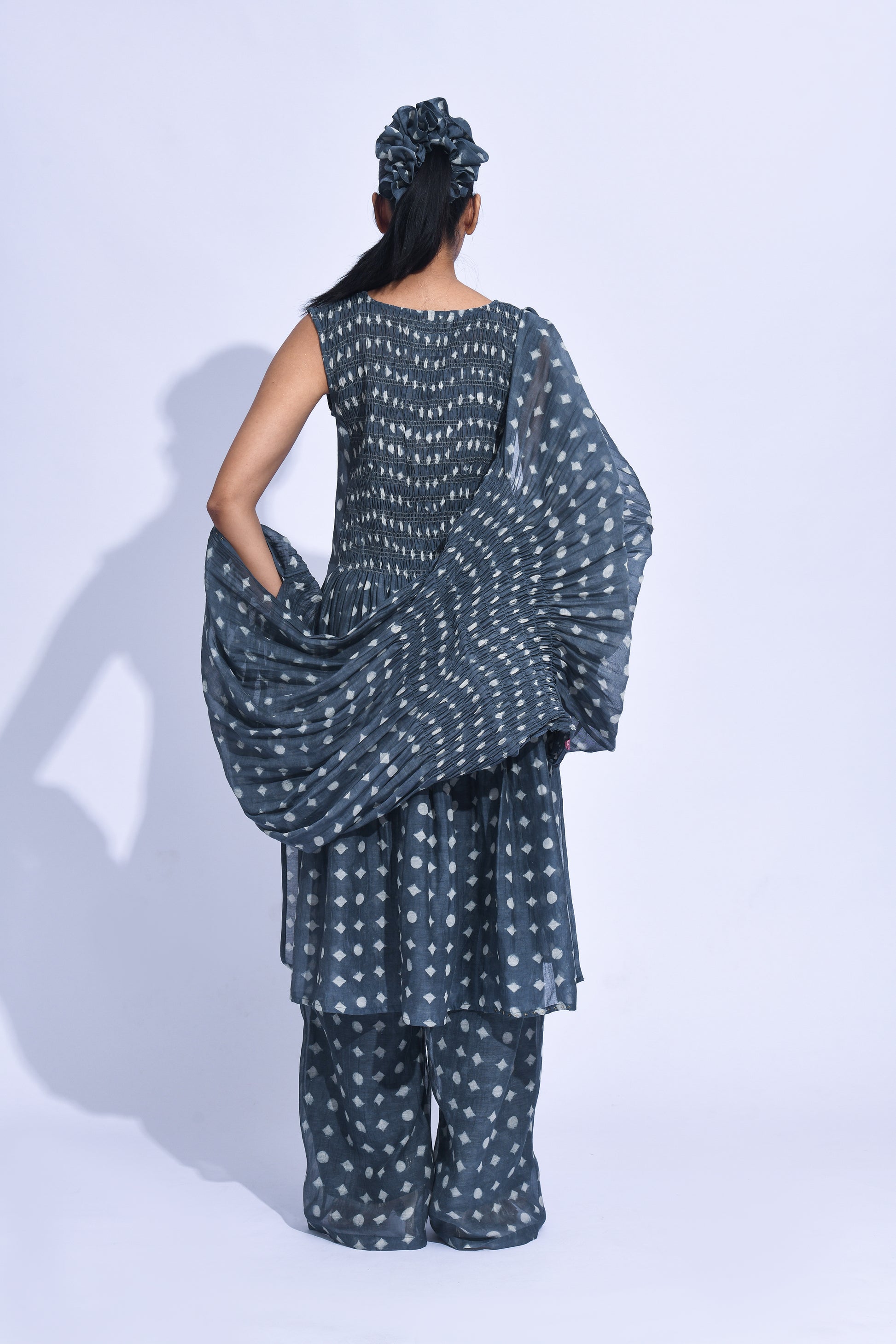 Soot smocked set