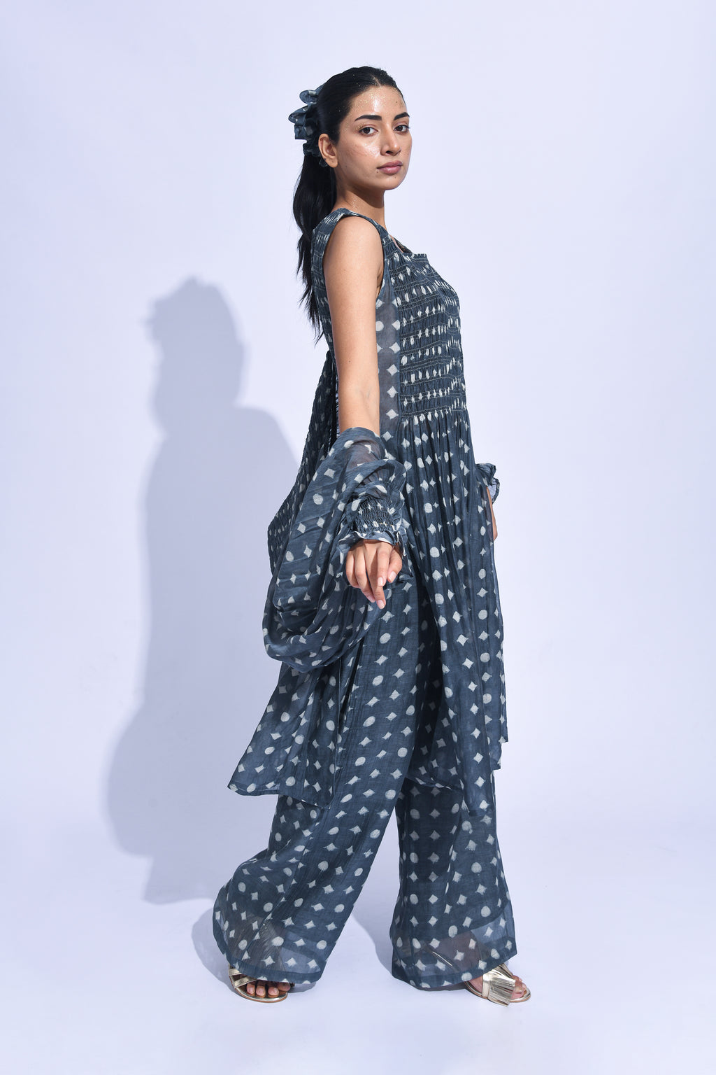 Soot smocked set