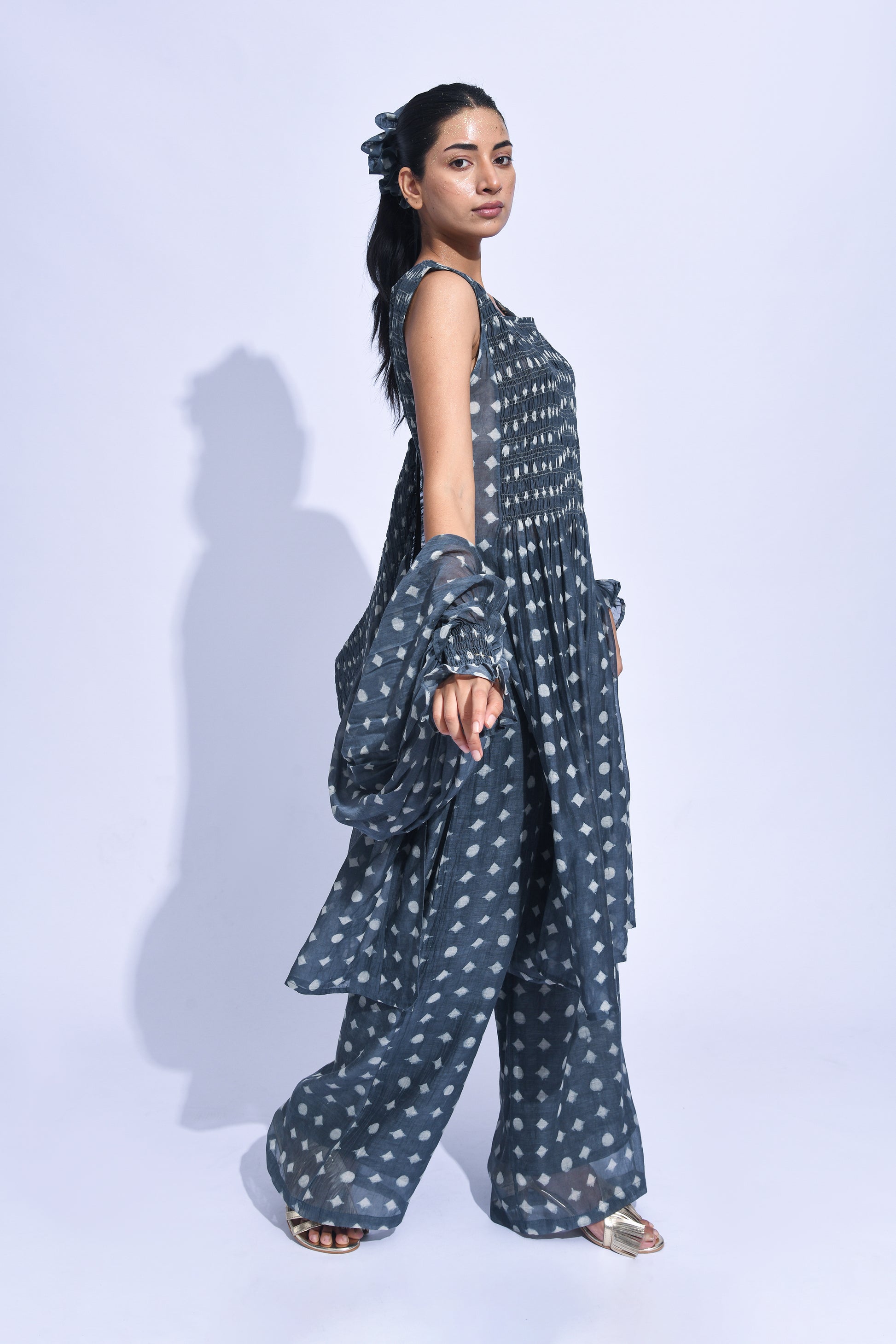 Soot smocked set