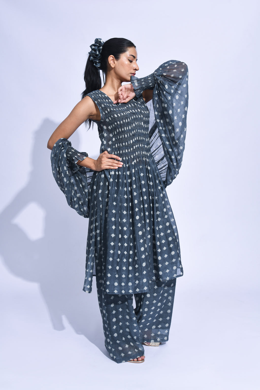 Soot smocked set